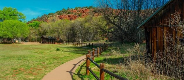 Come visitare un parco naturale in modo sostenibile: Guida completa